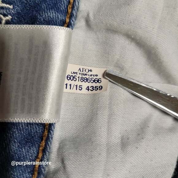 American Eagle Hi Rise Shortie Size 8 Super Stretch Raw Hem Medium Light Wash - Picture 5 of 11